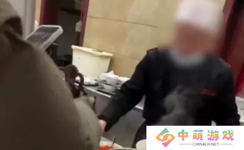 打假网红B太质疑菏泽羊肉汤“太白”，喝完当晚就进医院，本地人不淡定了